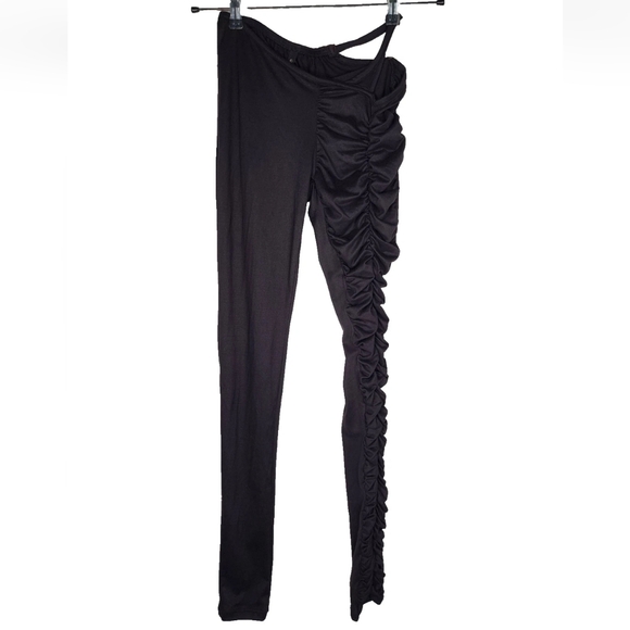 Queen Mania Pants - Queen Mania Cut-Out Waist Ruched Leggings in Black Size M